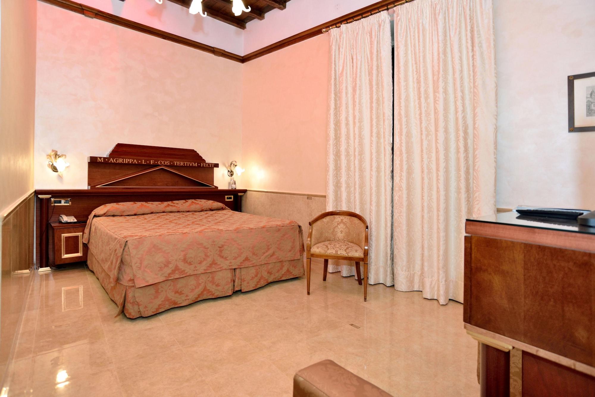 Hotel Pantheon 4*