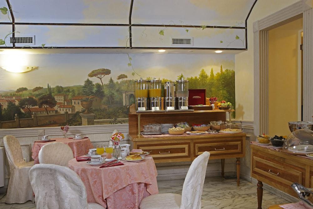 Pantheon Hotel 4*