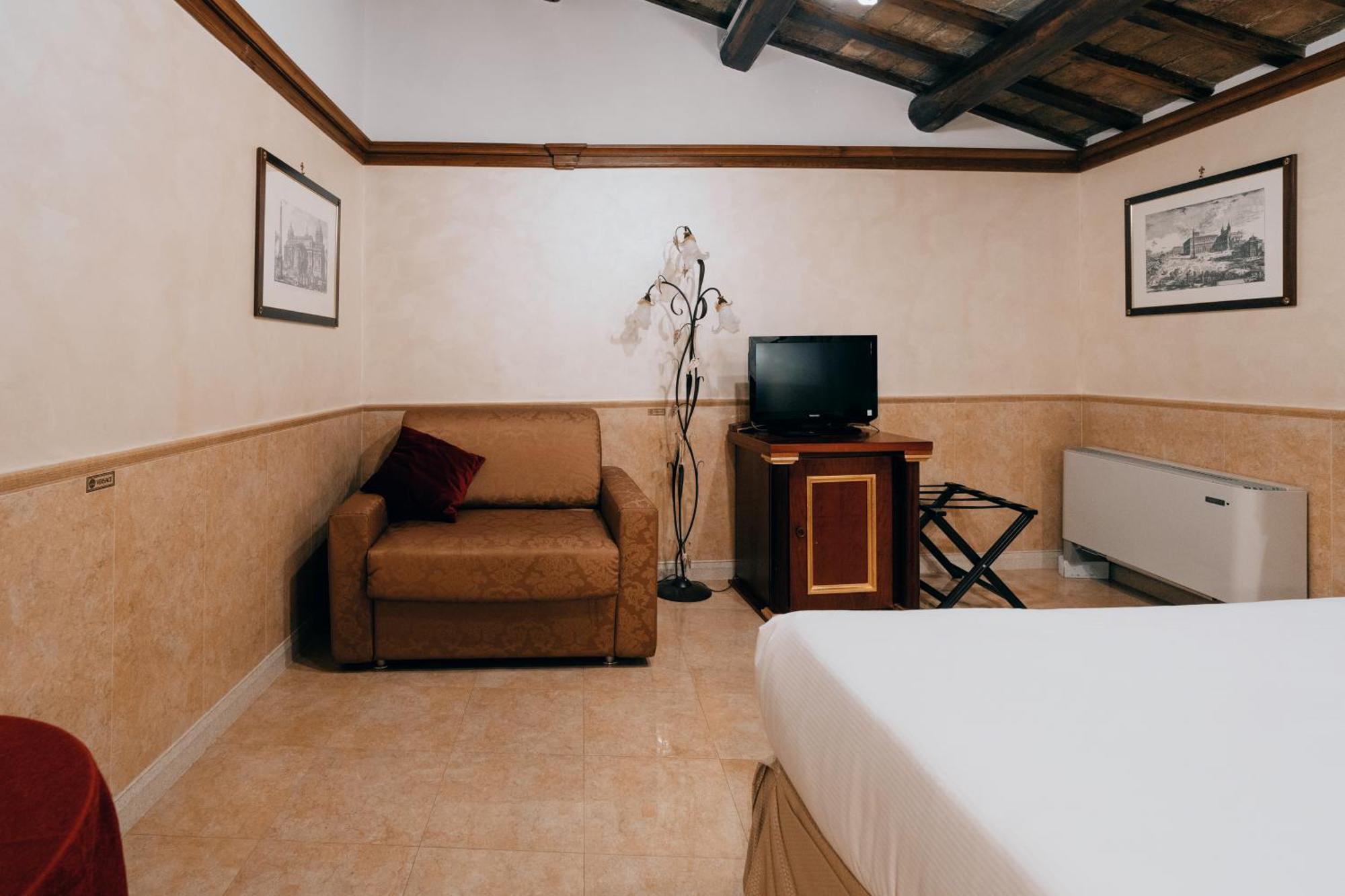 Pantheon Hotel
