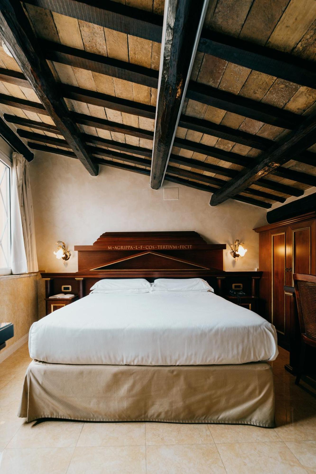 Pantheon Hotel