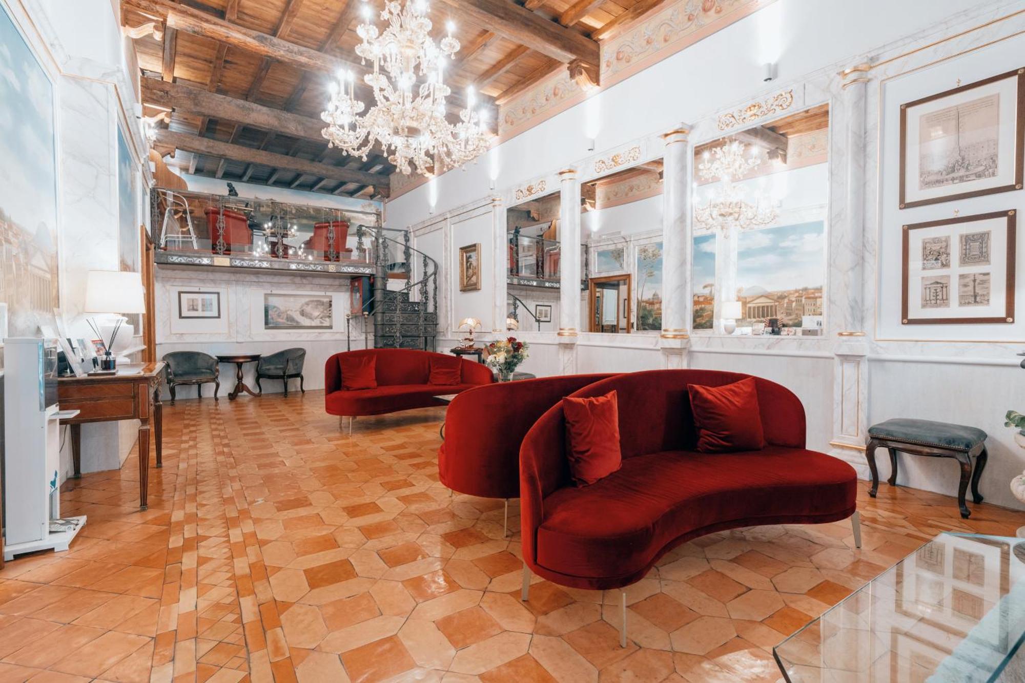 Pantheon Hotel 4*