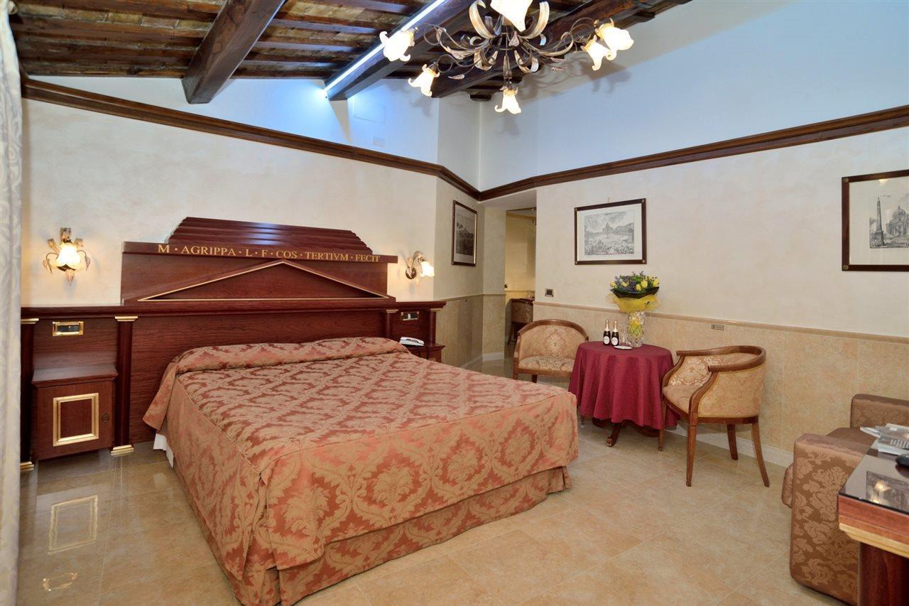 Hotel Pantheon 4*