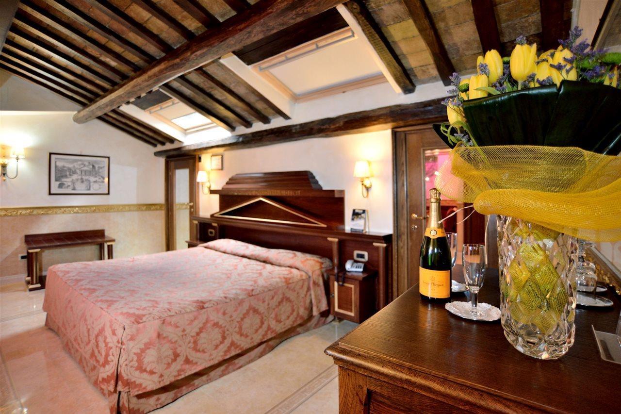 Pantheon Hotel
