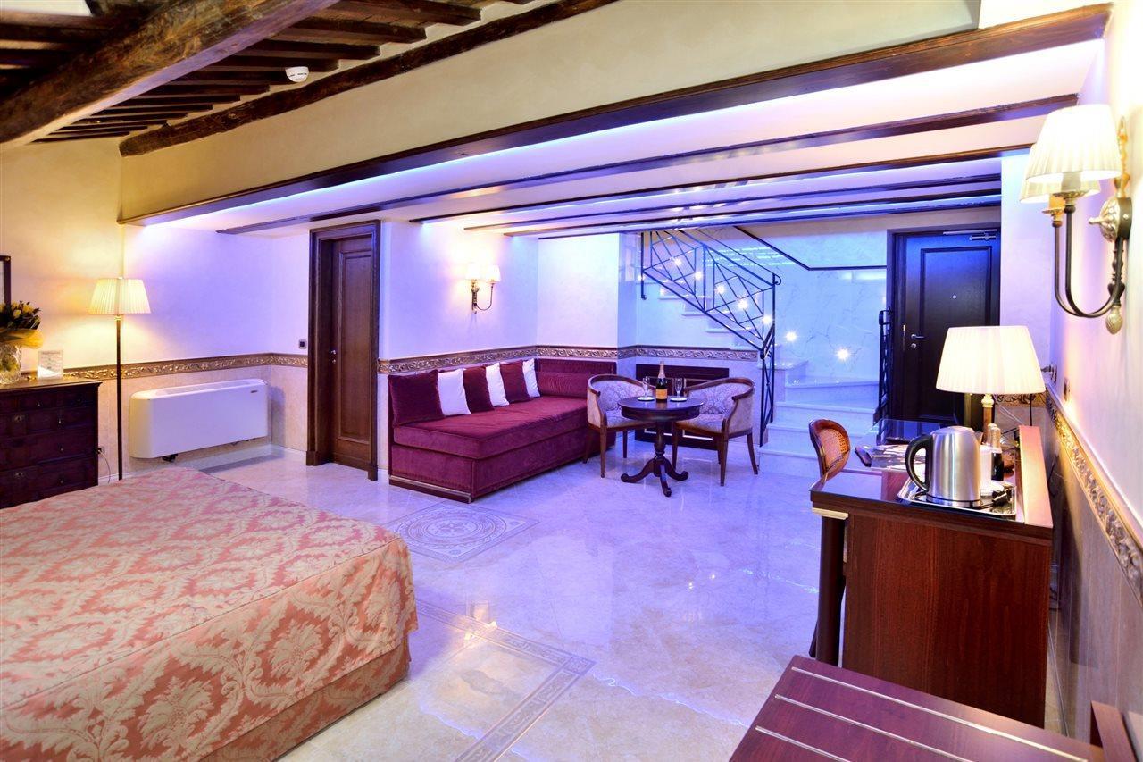 Hotel Pantheon 4*